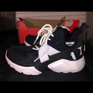 Nike Air Huarache City Low